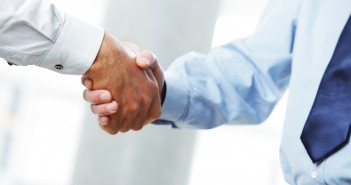 Cardiac biomarker assay to be offered by Quest Diagnostics and LabCorp collaboration-shaking-hands