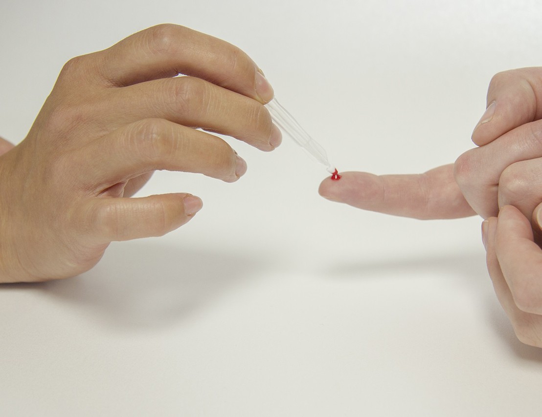 Portable nanofiber labonastick monitors blood coagulation at home