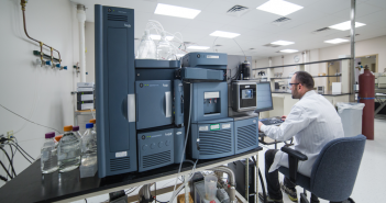 Retention time bracketing for targeted sphingolipidomics by liquid chromatography–tandem mass spectrometry bioanalysis-lc-ms