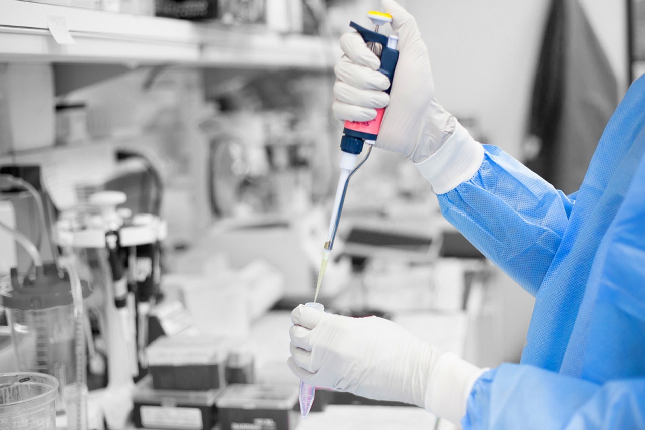 Bioanalysis of large molecules using chromatography