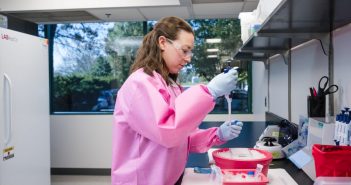 Bioanalysis lab prepared by QPS to aid fight against COVID-19 qps-bioanalysis lab-scientist